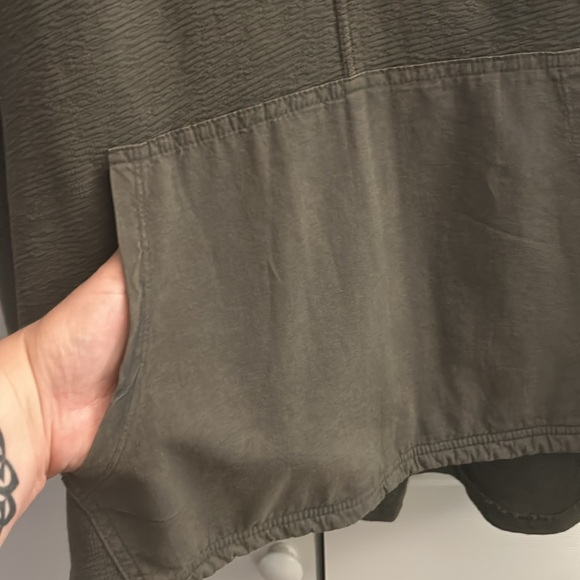 🤩 NWT Olive Mono B top - Picture 6 of 7